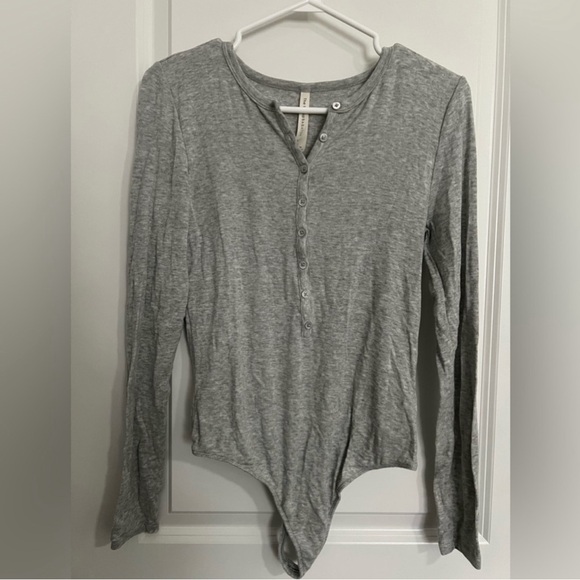 ARITZIA BABATON GREY JEWEL BODYSUIT - MEDIUM - Picture 2 of 12